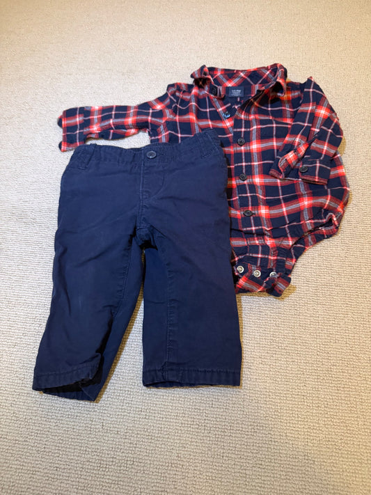 Baby Gap holiday outfit size 6-12mos, Kids 9 Month (6-9M)