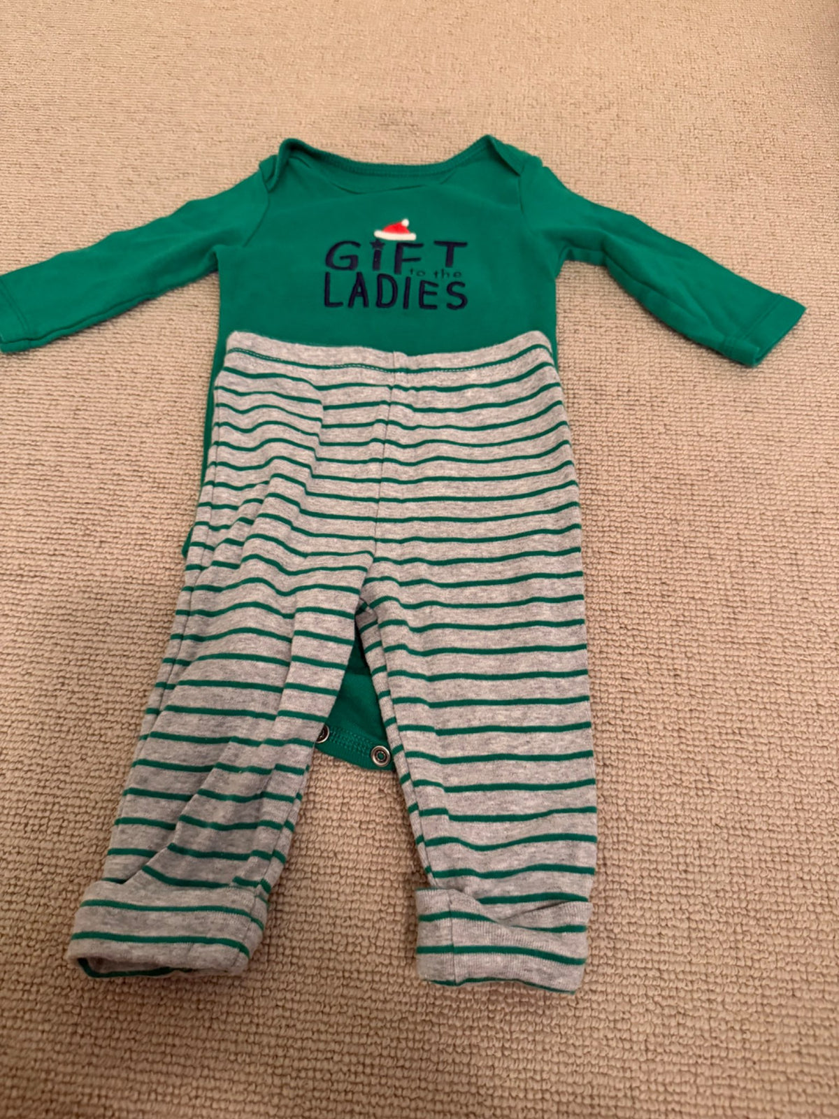 Christmas outfit- size 6 mos, Kids 6 Month (3-6M)
