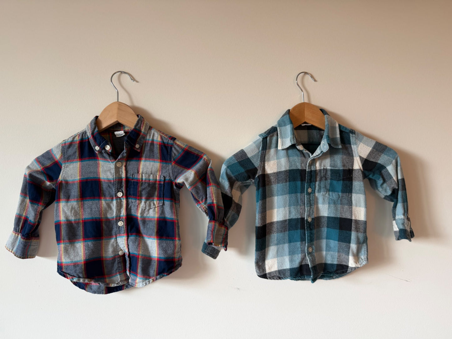 Baby gap button up shirts - 2T, Kids 2T