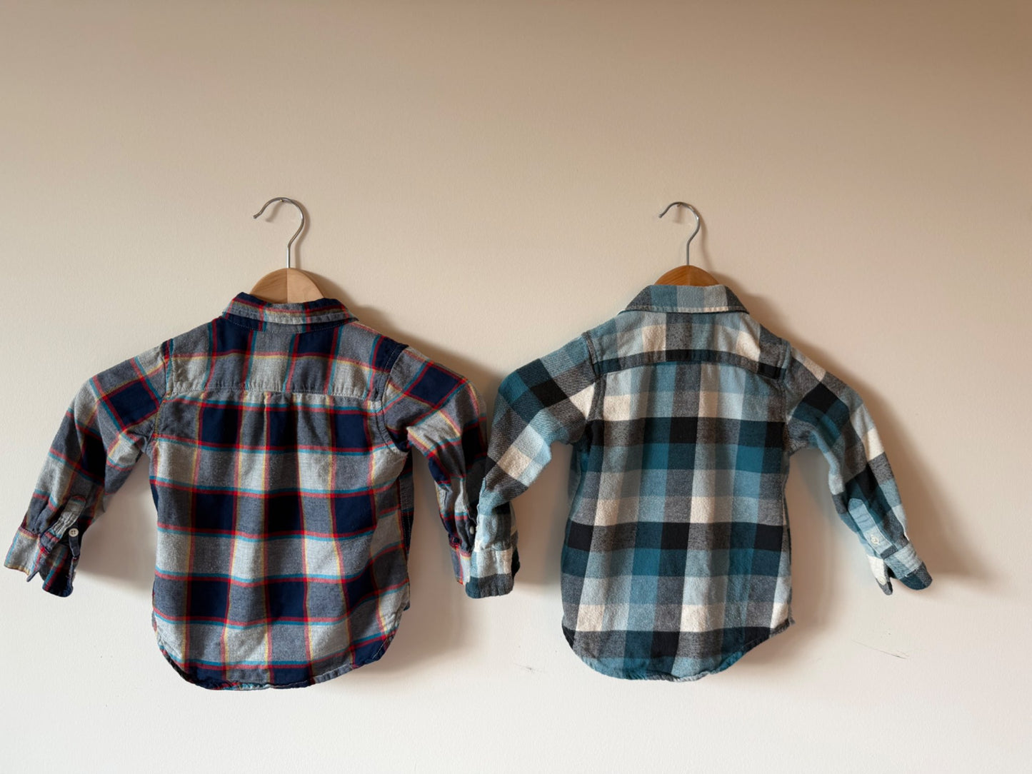 Baby gap button up shirts - 2T, Kids 2T