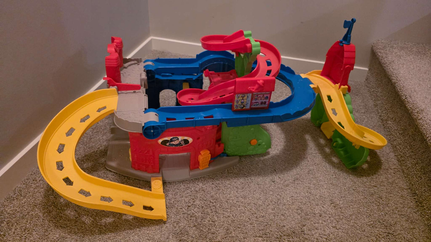 Fisher-Price Little People Wheelies Stand ’n Play Rampway *Tower Only*, VGUC