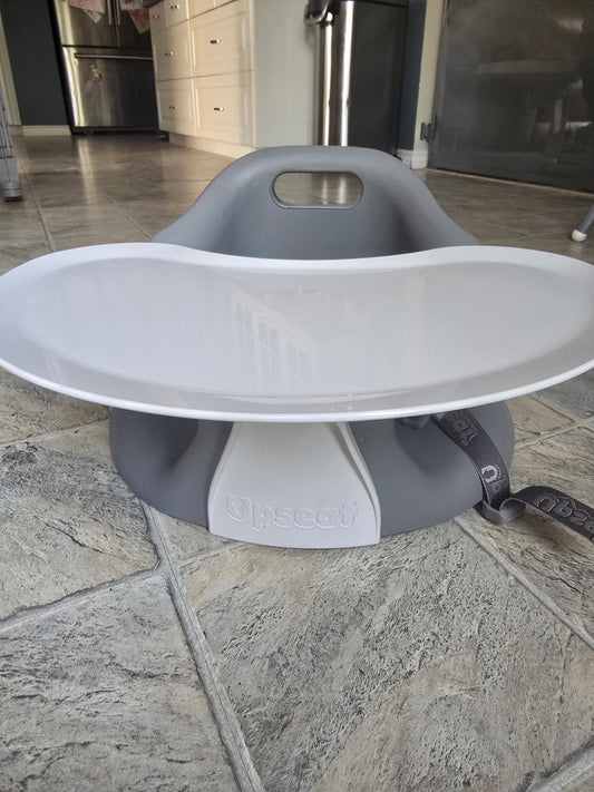 Upseat floor and booster seat with tray