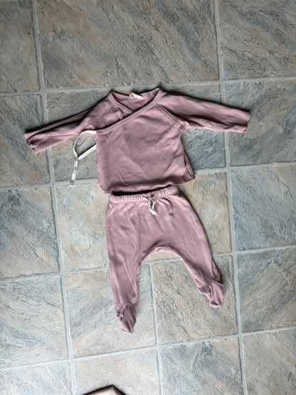 Quincy Mae 0-3 m wrap top and footed pant set, Kids 3 Month (0-3M)