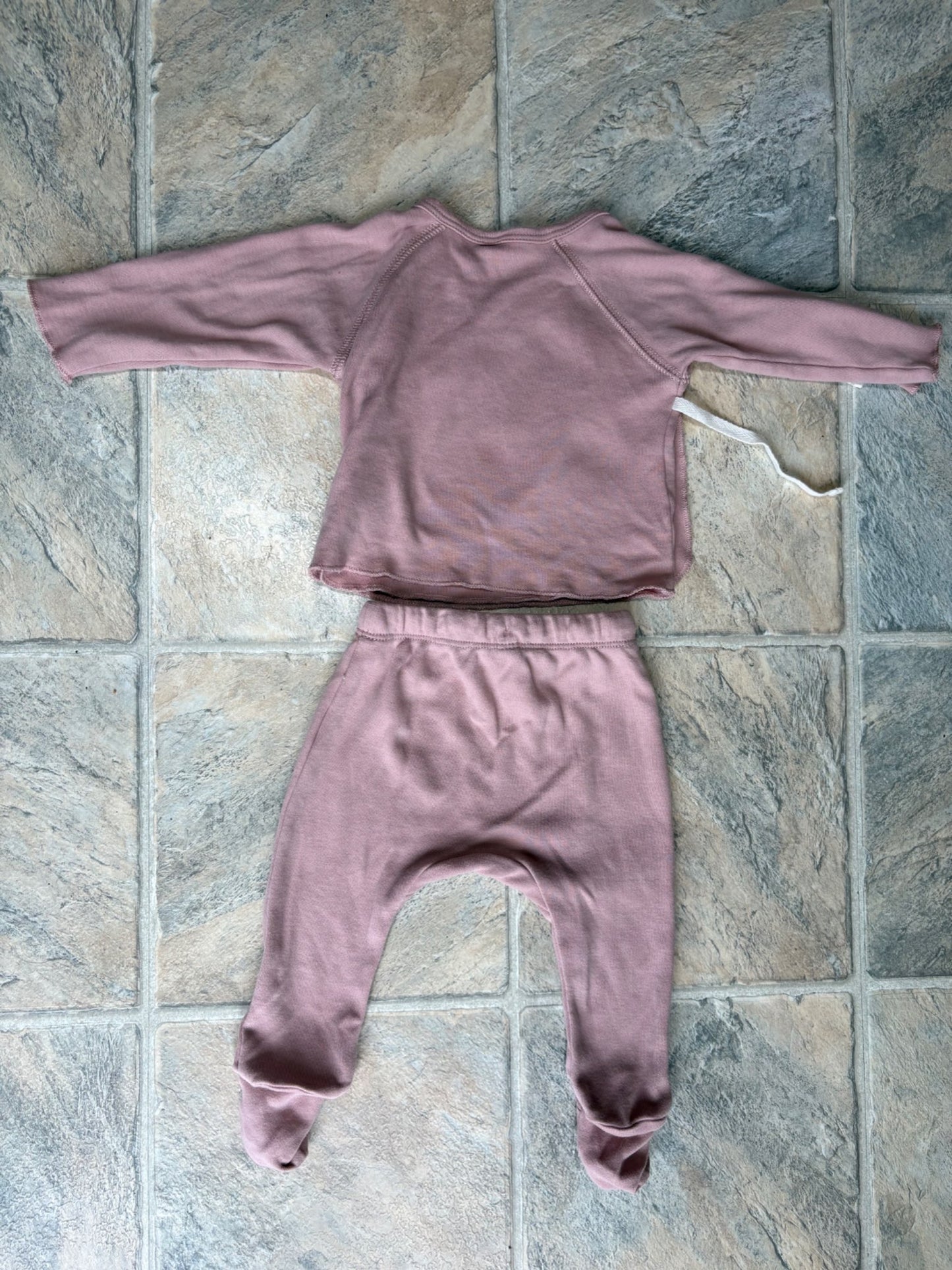 Quincy Mae 0-3 m wrap top and footed pant set, Kids 3 Month (0-3M)