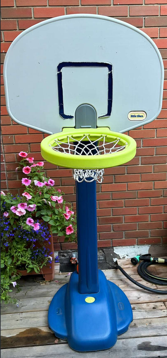 Little Tikes Adjustable Basketball set