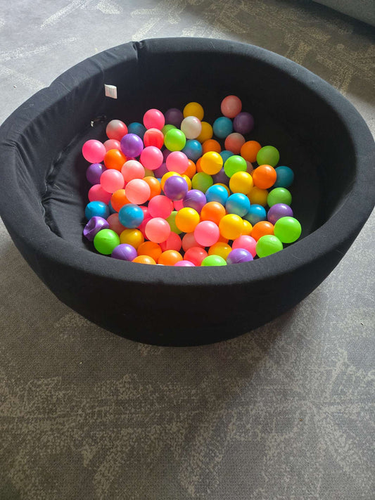 Soft Round Black Ball Pit with Balls