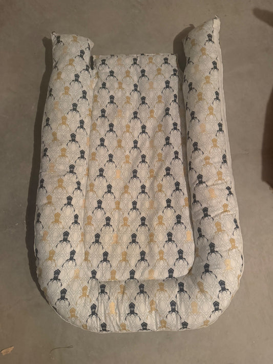 Reversible baby lounger