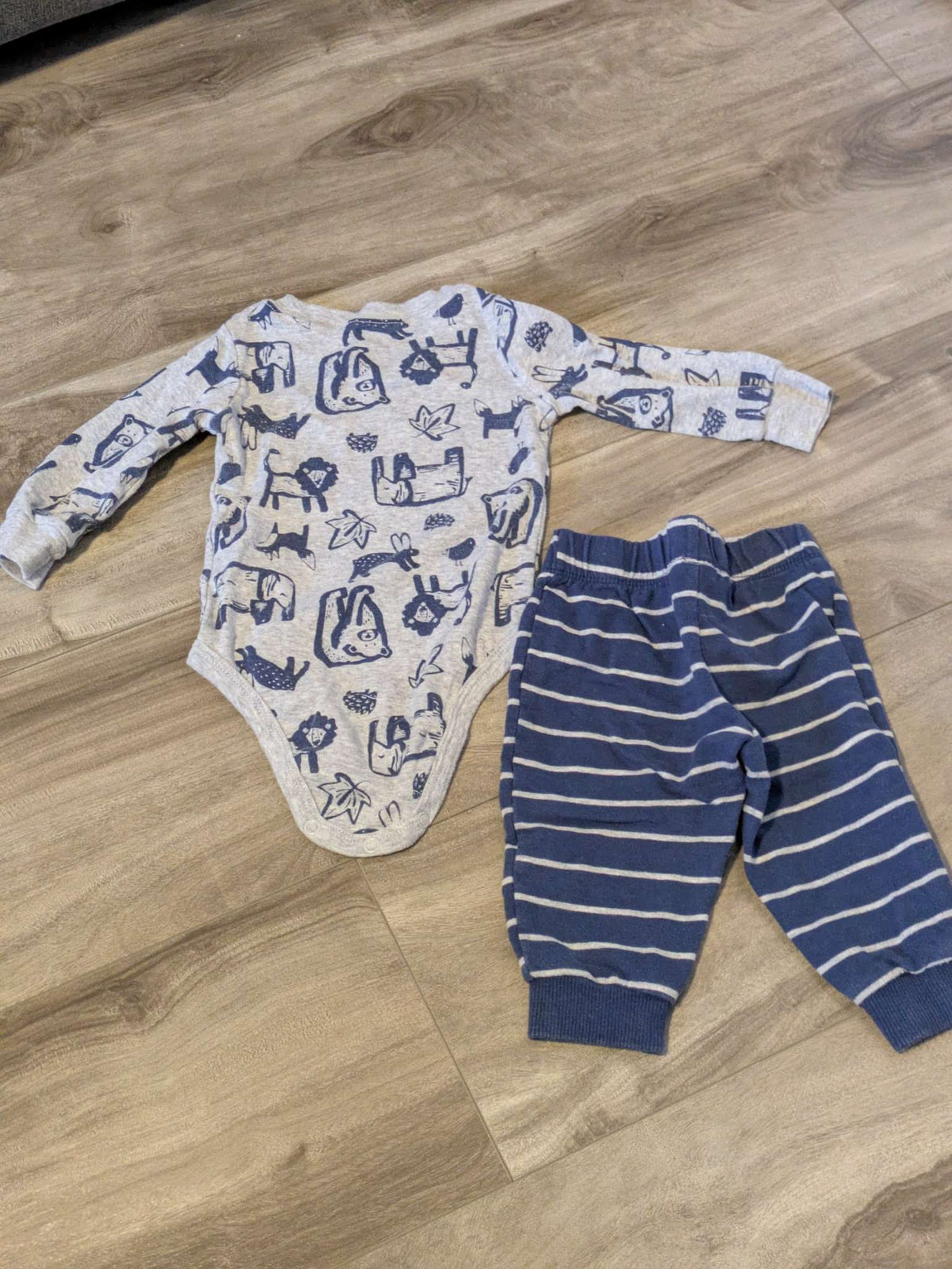 Carter's wildlife outfit, Kids 9 Month (6-9M)