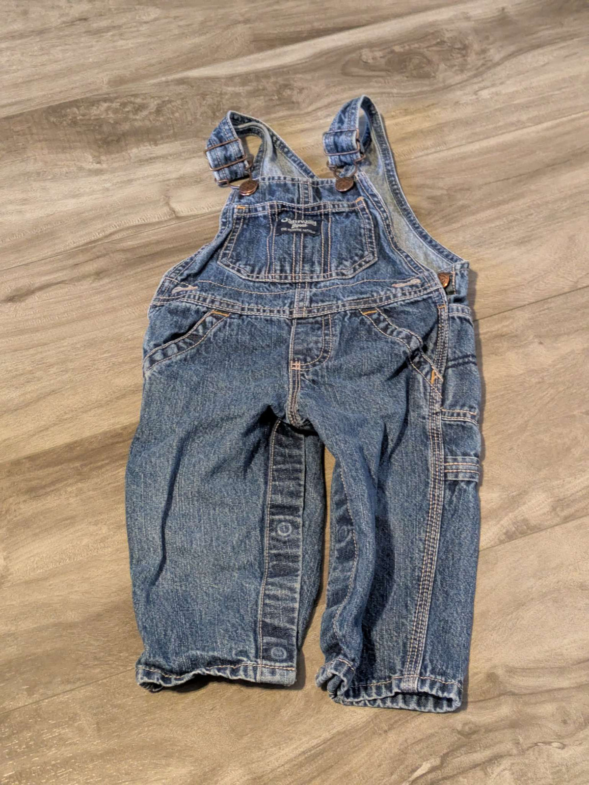 Oshkosh overalls size 9mo, Kids 9 Month (6-9M)