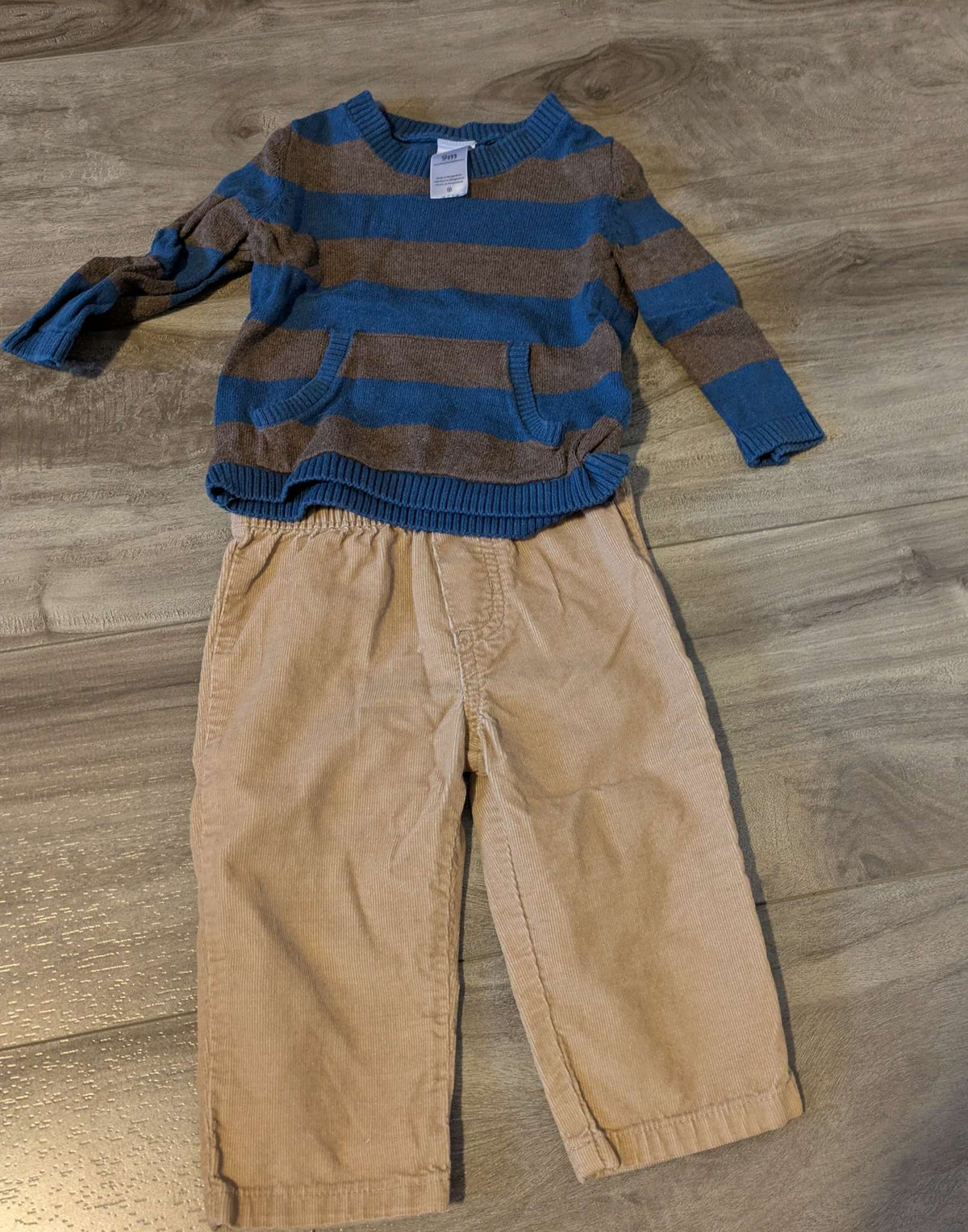 Carter's sweater and cordory pants, Kids 9 Month (6-9M)