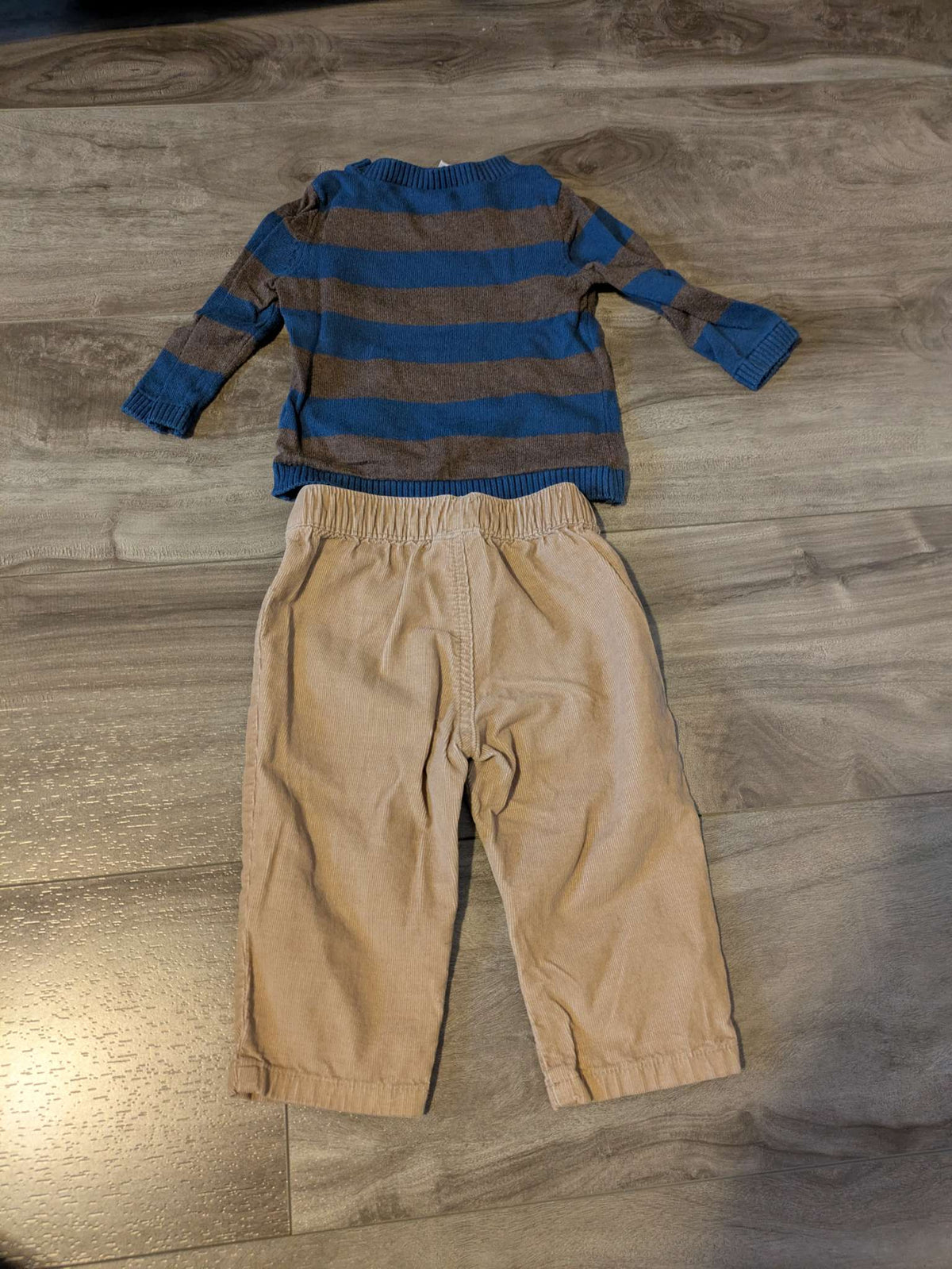 Carter's sweater and cordory pants, Kids 9 Month (6-9M)