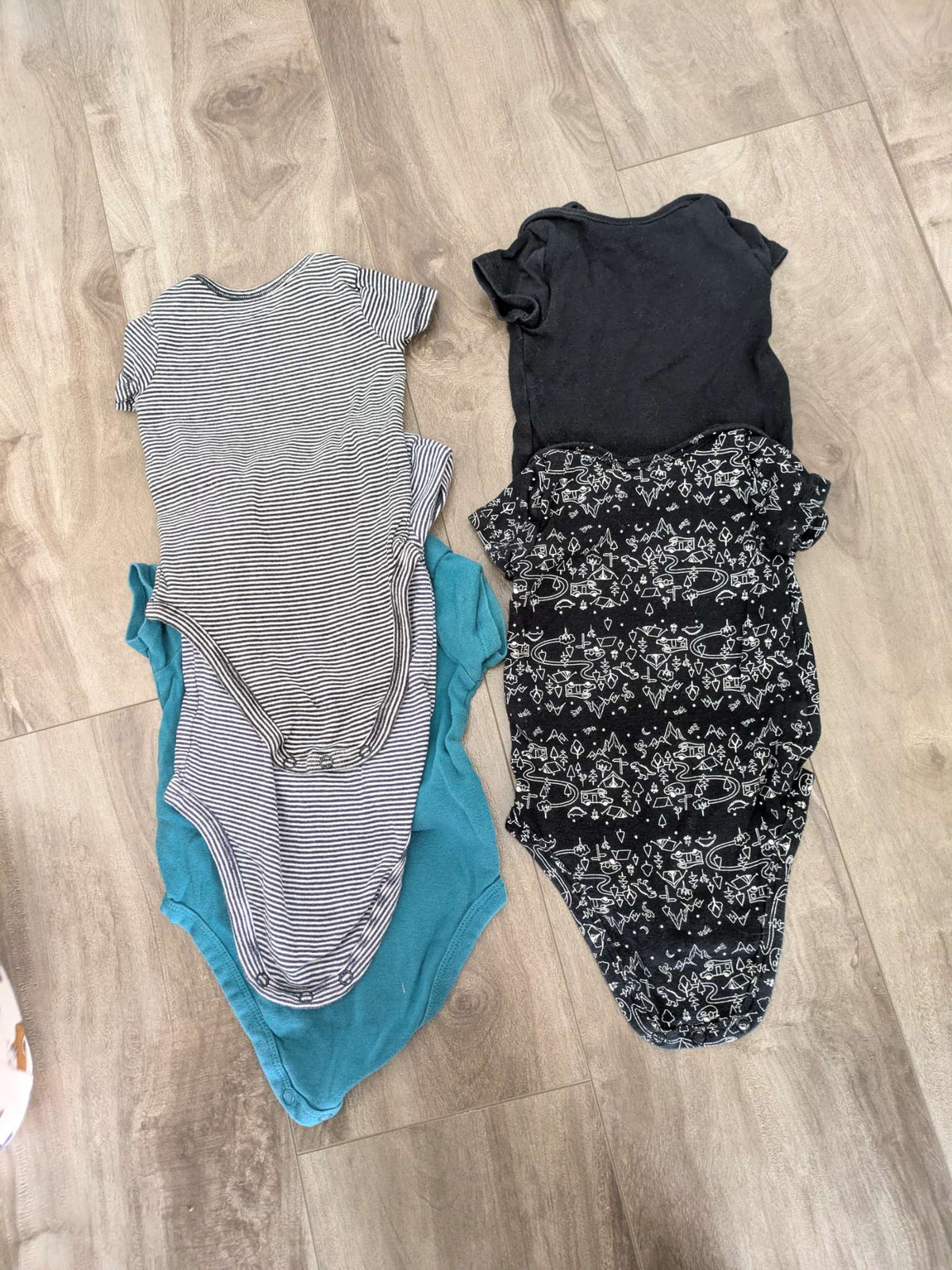 5 Carter's onesies, Kids 6 Month (3-6M)