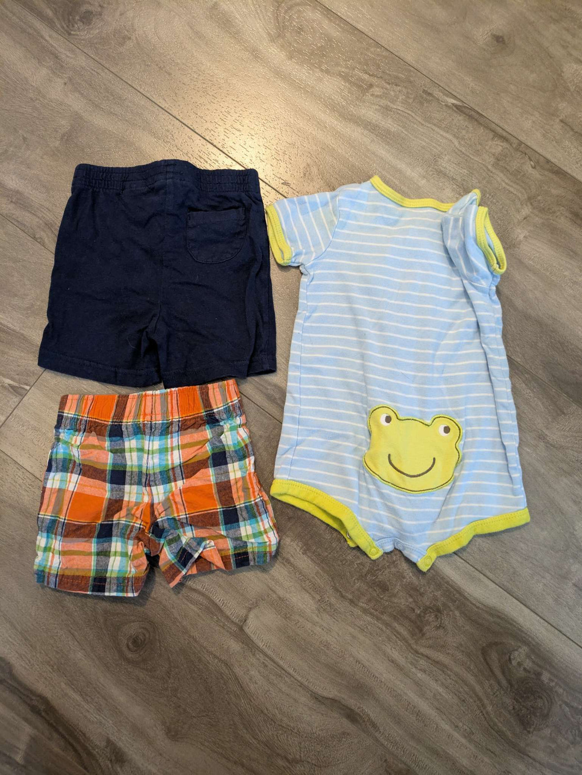 Summer romper and 2 pairs of shorts , Kids 6 Month (3-6M)