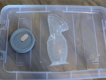 Haakaa silicone breast pump with lid