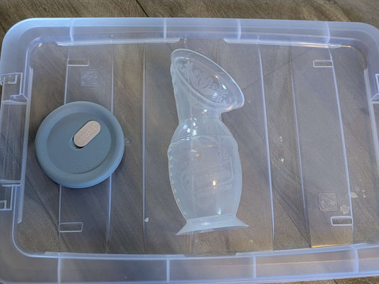 Haakaa silicone breast pump with lid