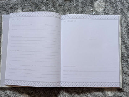 Baby milestone book - in Spanish