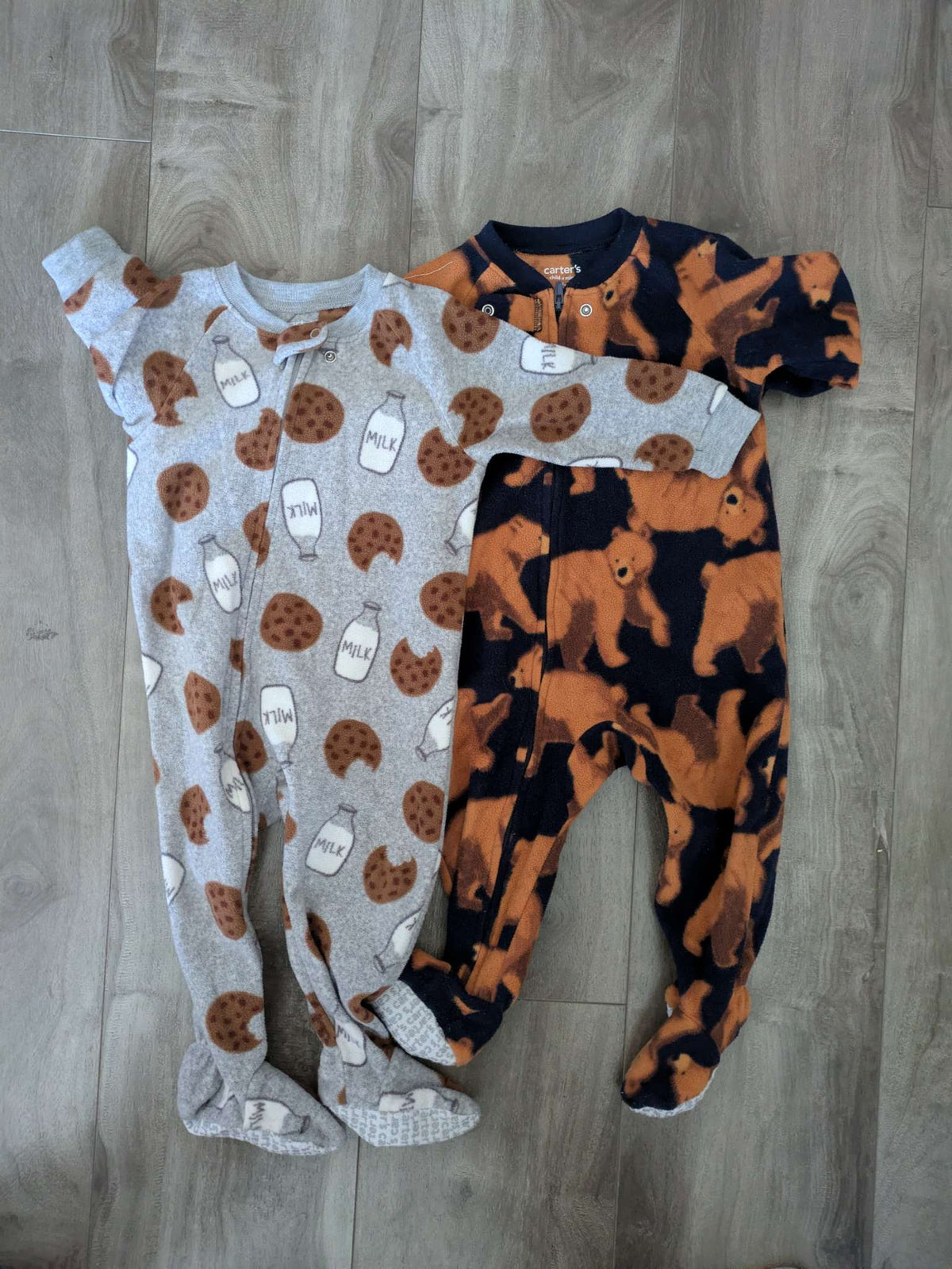 2 pairs Carter's fleece pjs, Kids 12 Month (9-12M)