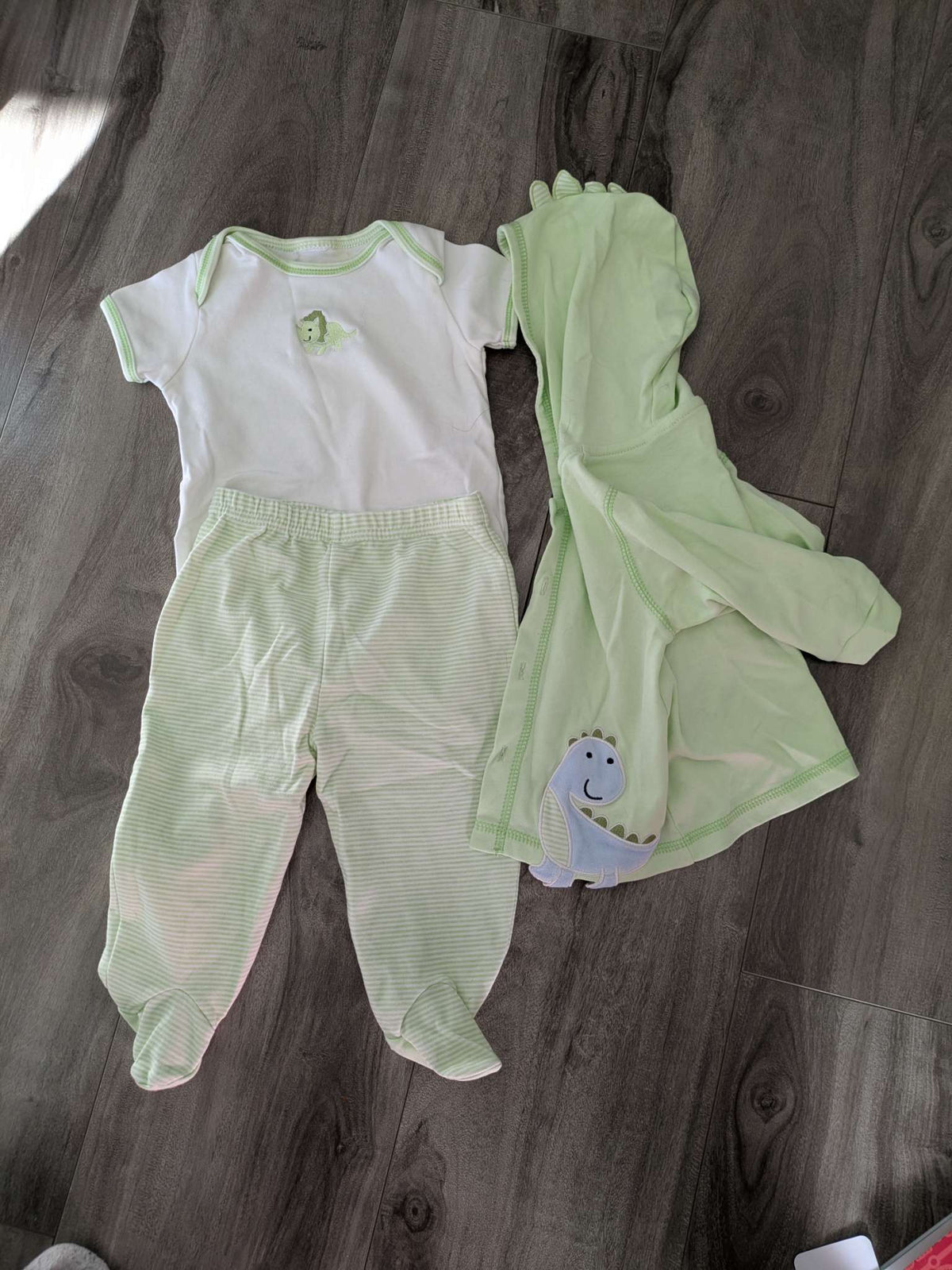 Dino outfit - 6-9mo, Kids 9 Month (6-9M)