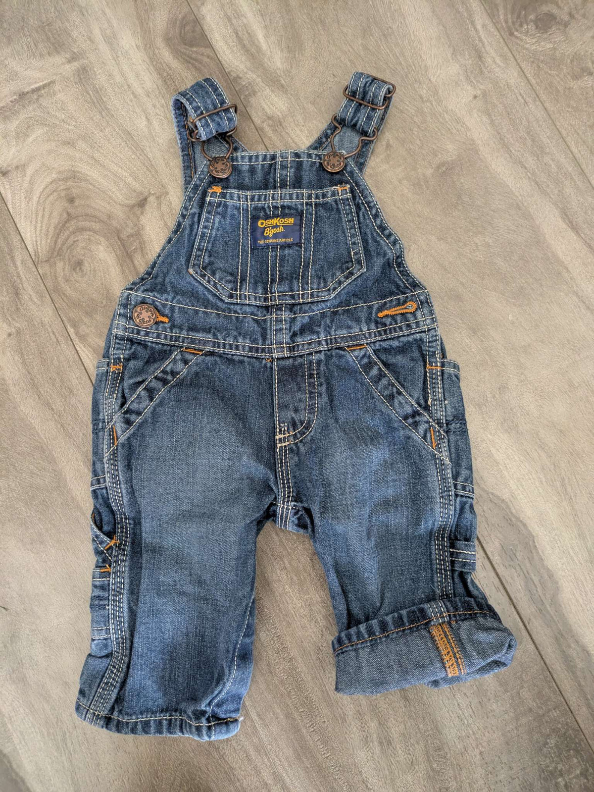 Oshkosh overalls , Kids 6 Month (3-6M)
