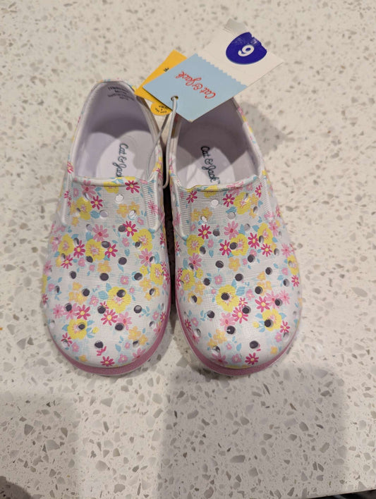 Cat and Jack new water shoes size 6, Shoes 6 (Walkers:12-24 mth)