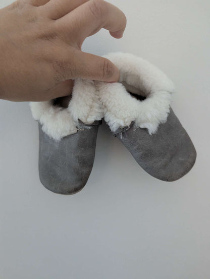 Hey folks warm booties , Shoes 5 (Walkers:12-24 mth)