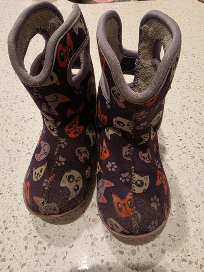 Purple cats Bogs size 8 , Shoes 8 (Toddler:2-4yr)