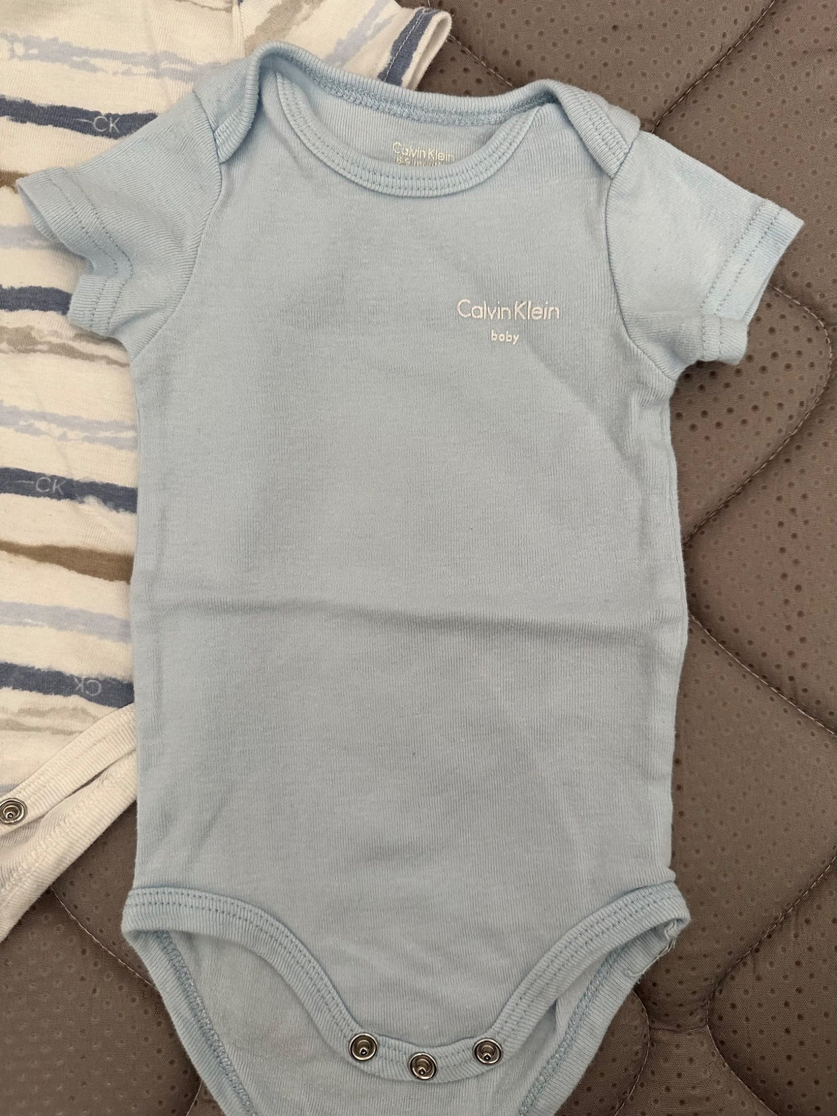 Bundle of 4 short sleeve onesies, Calvin Klein and other, Kids 9 Month (6-9M)