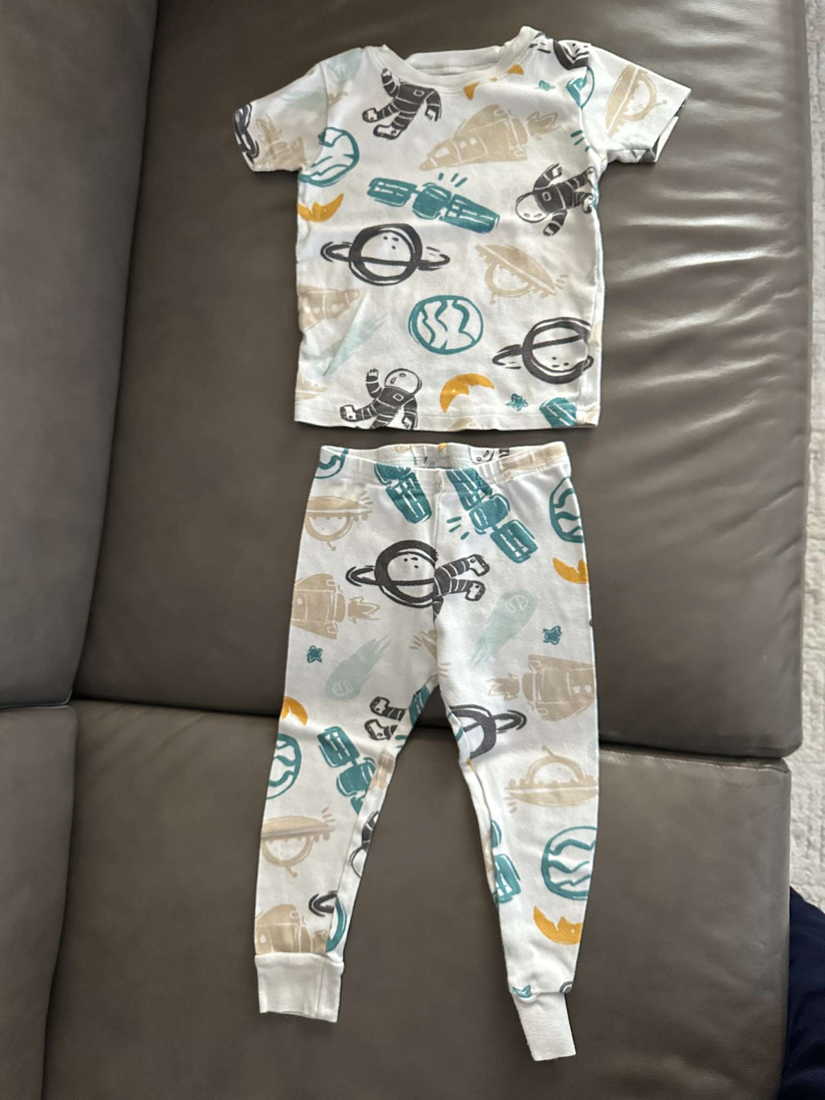 Carter's pajamas, short sleeve top, size 24m, Kids 24 Month (18-24M)