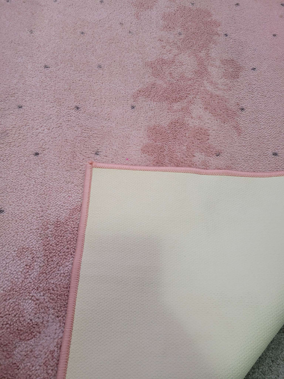 Ilea carpet.      (133×160 cm)