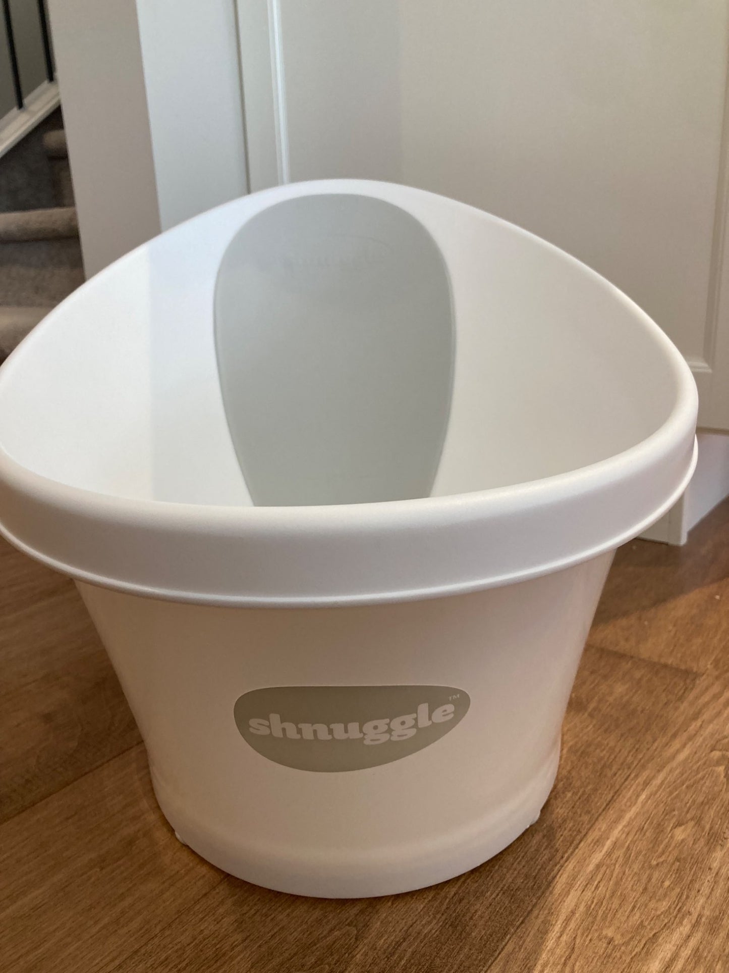 Schnuggle Baby Bath Tub - Retails $63.95