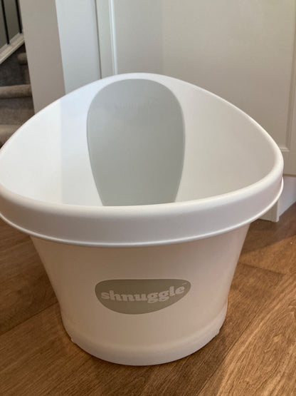Schnuggle Baby Bath Tub - Retails $63.95