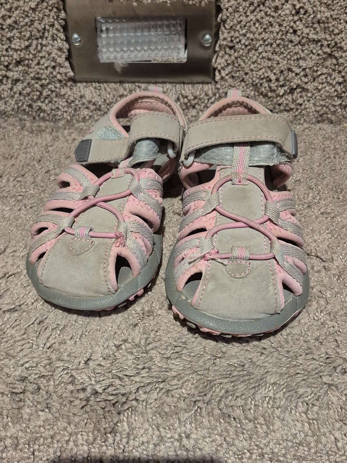 Grey & Pink Closed-Toe Athletic Sandals - Size 7T, Shoes 7 (Walkers:12-24 mth)