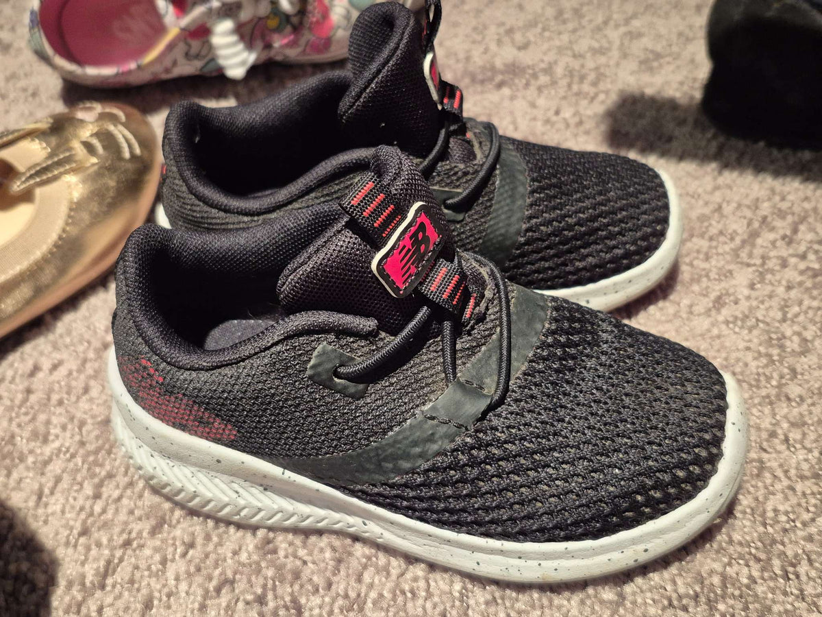 New Balance Fresh Foam Black & Pink Mesh Sneakers - Size 8T, Shoes 8 (Toddler:2-4yr)