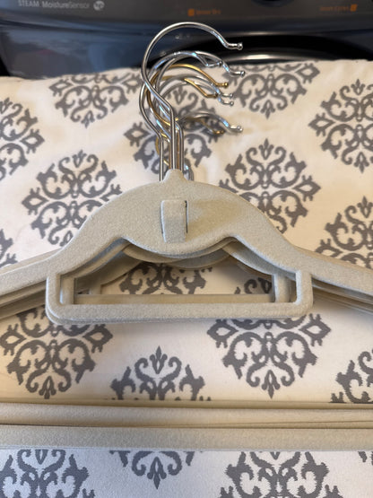 Felt hangars