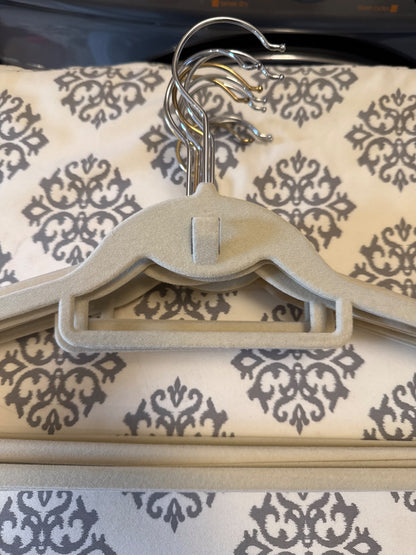 Felt hangars