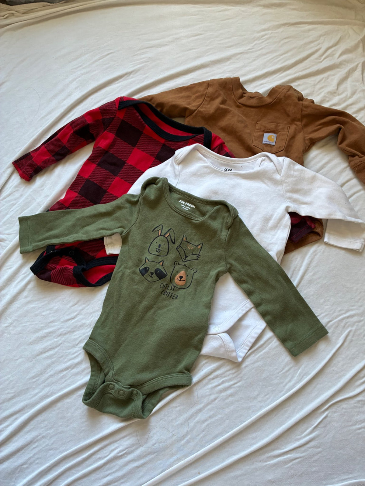 Bundle of 4 Long sleeve onesies, size 6 months, Kids 6 Month (3-6M)