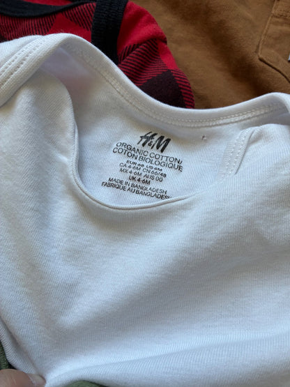Bundle of 4 Long sleeve onesies, size 6 months, Kids 6 Month (3-6M)