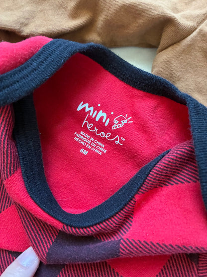 Bundle of 4 Long sleeve onesies, size 6 months, Kids 6 Month (3-6M)