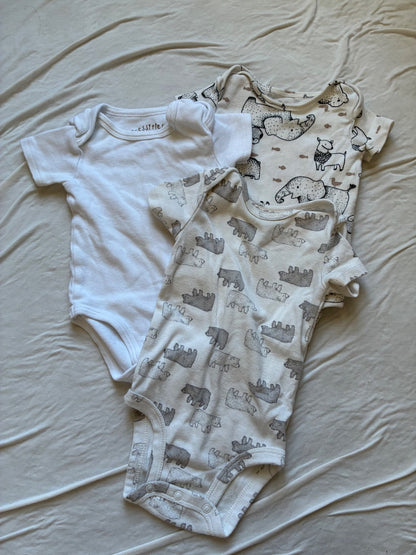 Bundle of 3 short sleeved onesies, 6 months , Kids 6 Month (3-6M)