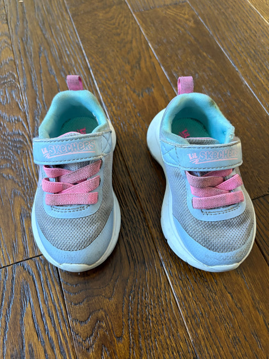 Girls Skechers size 5T, Shoes 5 (Walkers:12-24 mth)