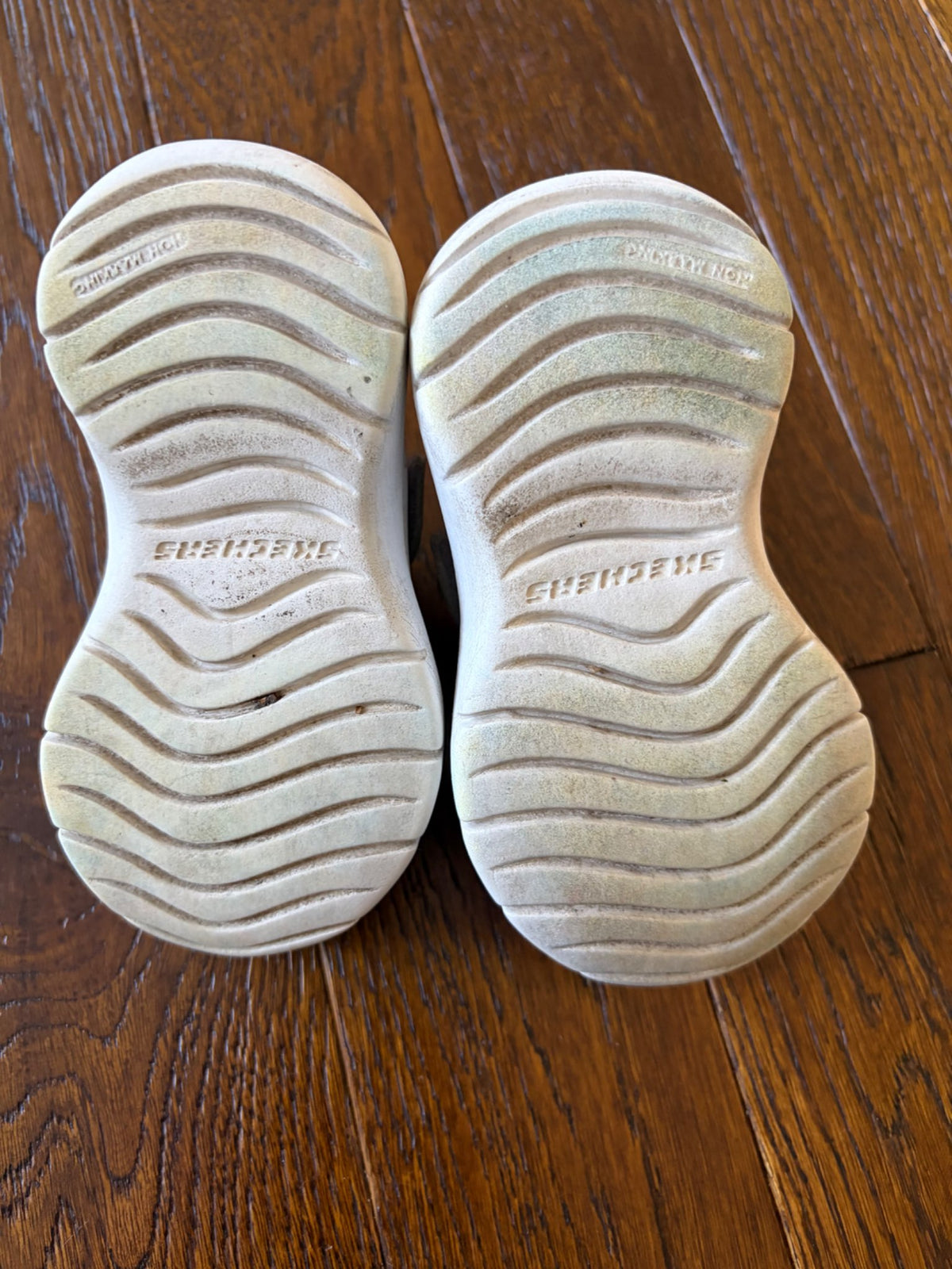 Girls Skechers size 5T, Shoes 5 (Walkers:12-24 mth)