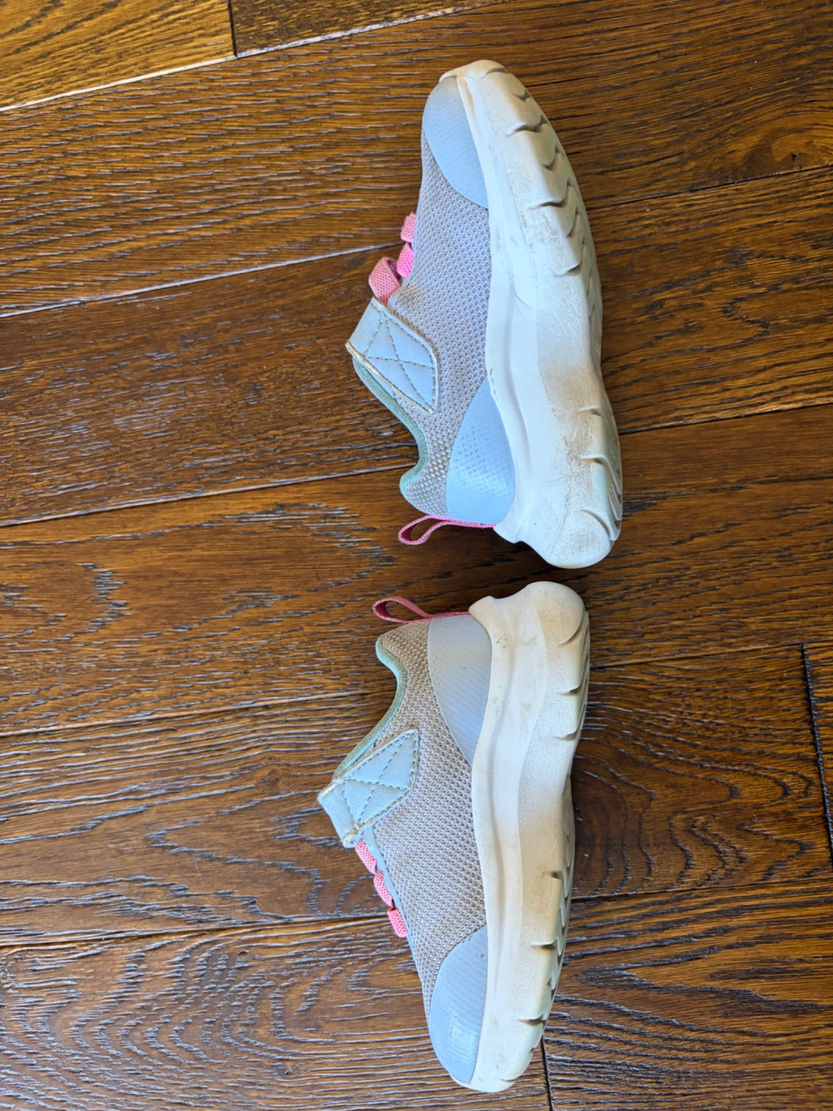 Girls Skechers size 5T, Shoes 5 (Walkers:12-24 mth)