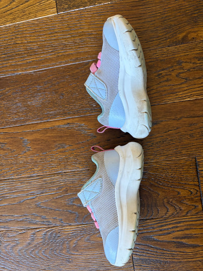 Girls Skechers size 5T, Shoes 5 (Walkers:12-24 mth)