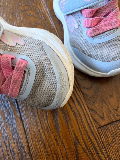 Girls Skechers size 5T, Shoes 5 (Walkers:12-24 mth)
