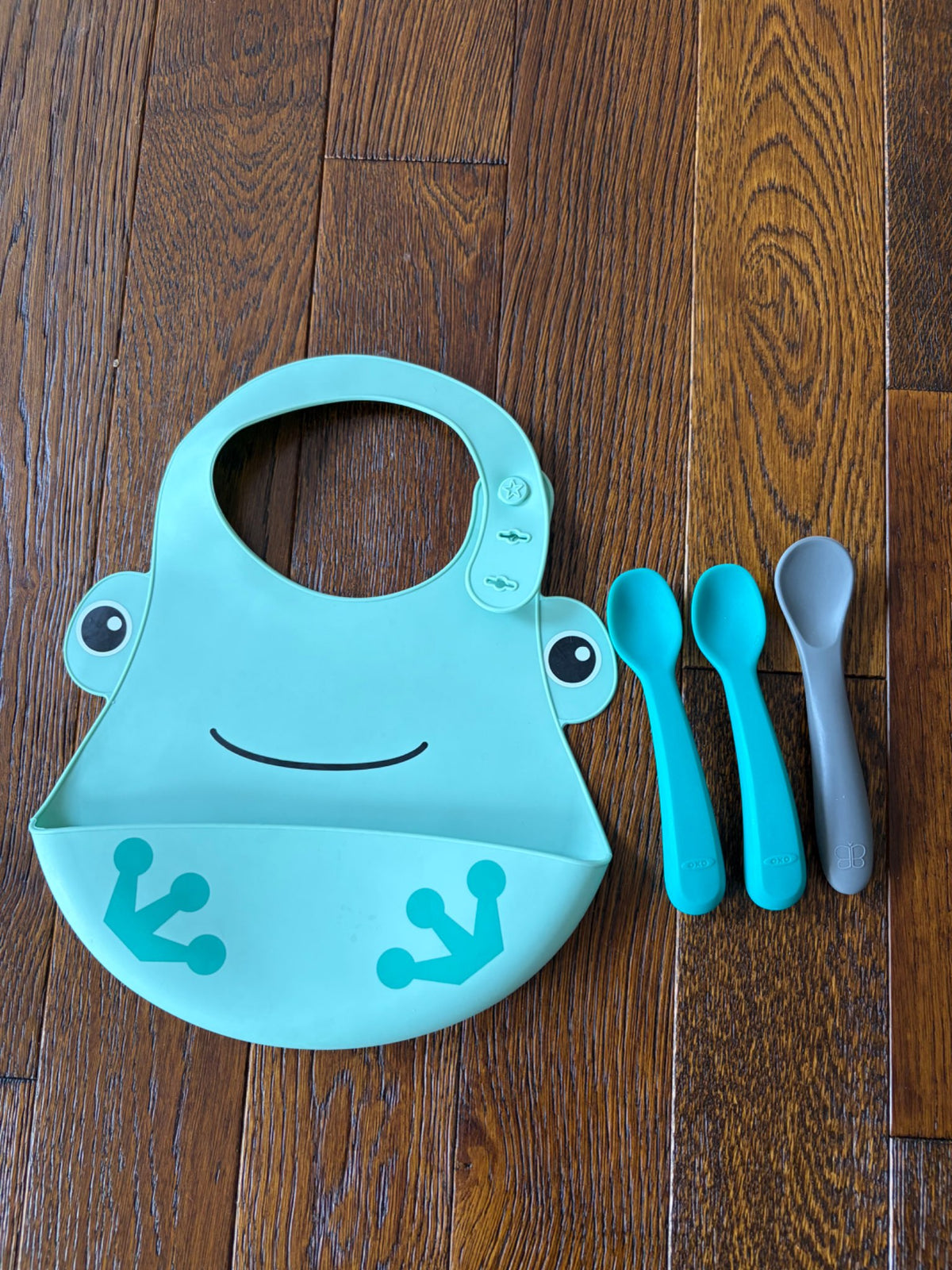 Bib and spoons