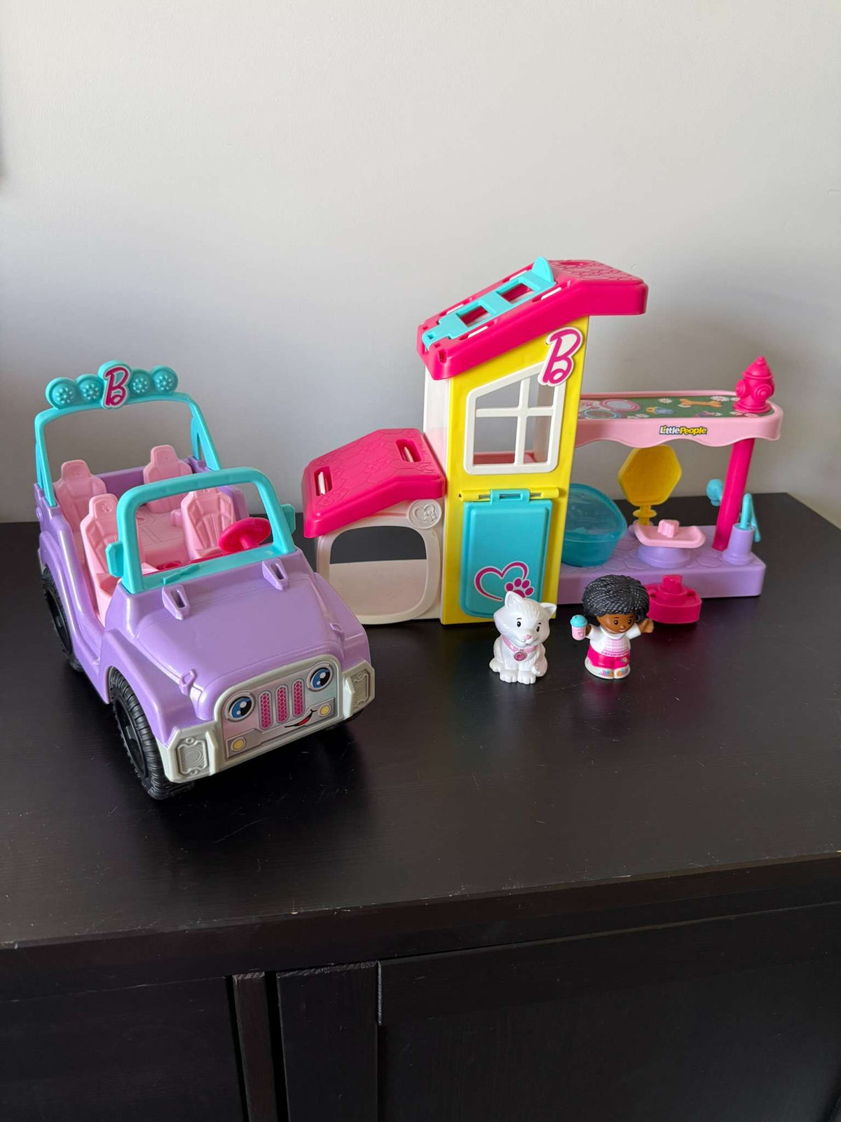 Little People Barbie Pet Spa & Barbie Jeep Cruiser (221)