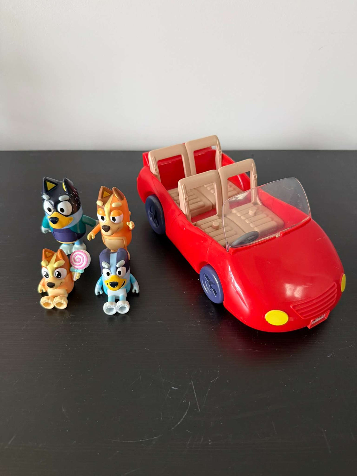 Bluey Red Sports Car with 4 Figures (330)