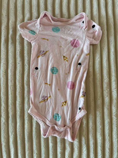 Kyte Baby Bamboo Short Sleeve Bodysuit - Pink Space, 6-12M (340), Kids 12 Month (9-12M)
