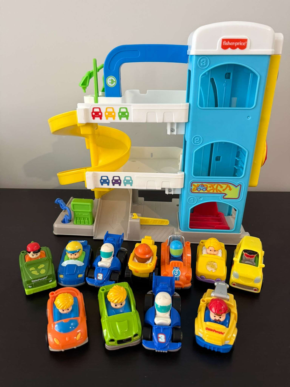 Fisher-Price Little People Helpful Neighbor's Garage with 11 Wheelie Vehicles