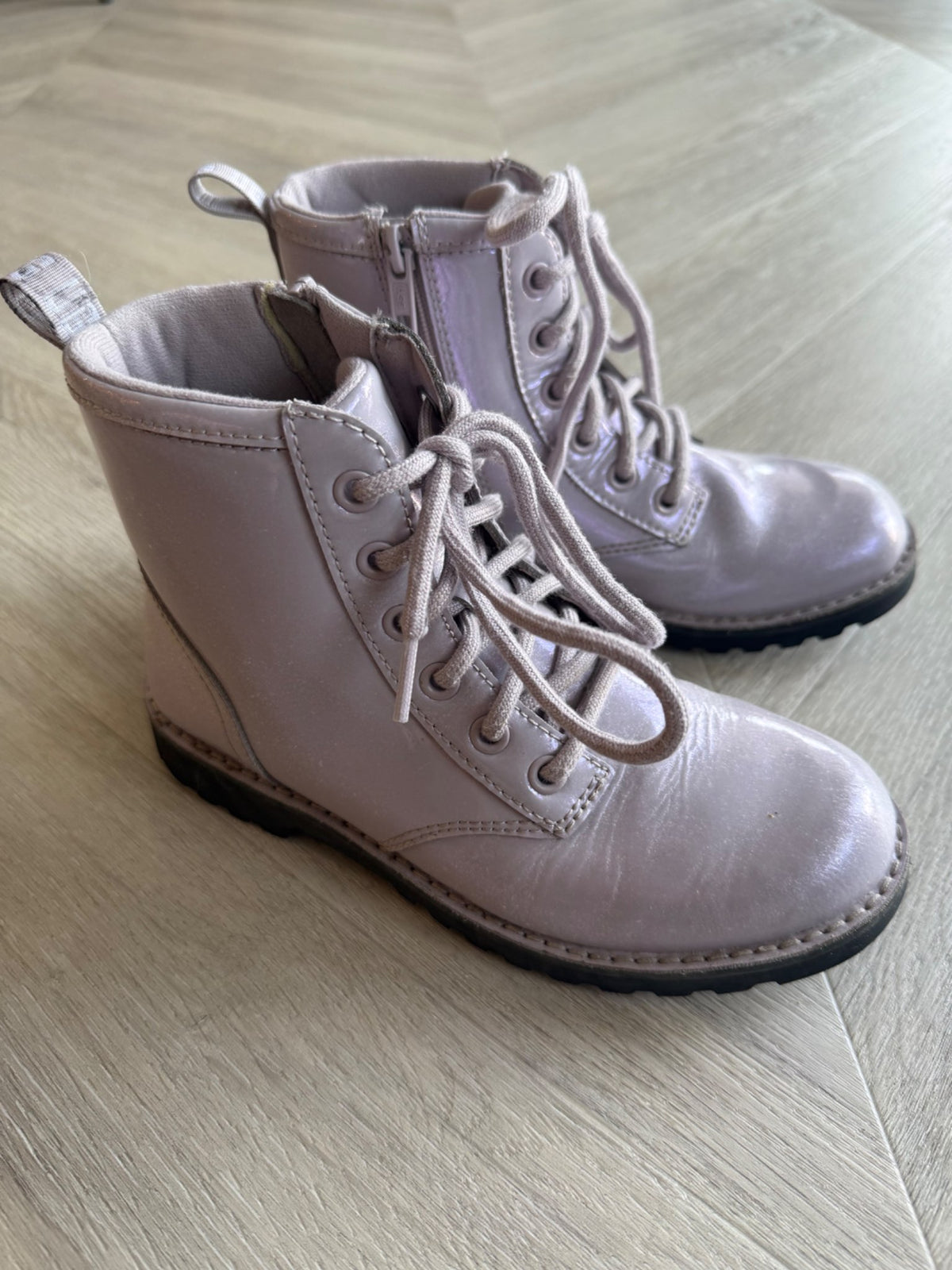 UGG Kids Ashton Lace Up Glitter Combat Boots - Size 3 (Mint Treads!), Shoes 3 (Kids:4-8yr)